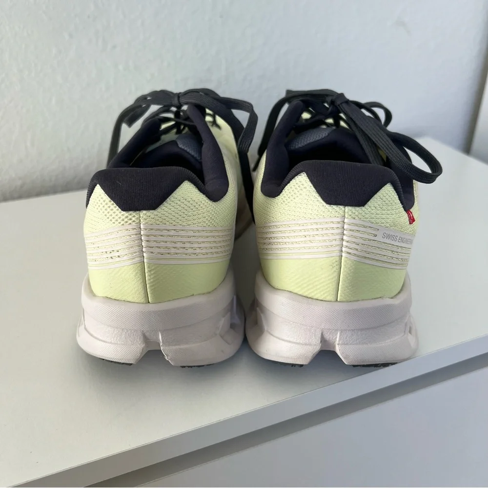 On Running Cloudgo Sneakers Running Shoes Sneakers in Hay / Sand Yellow